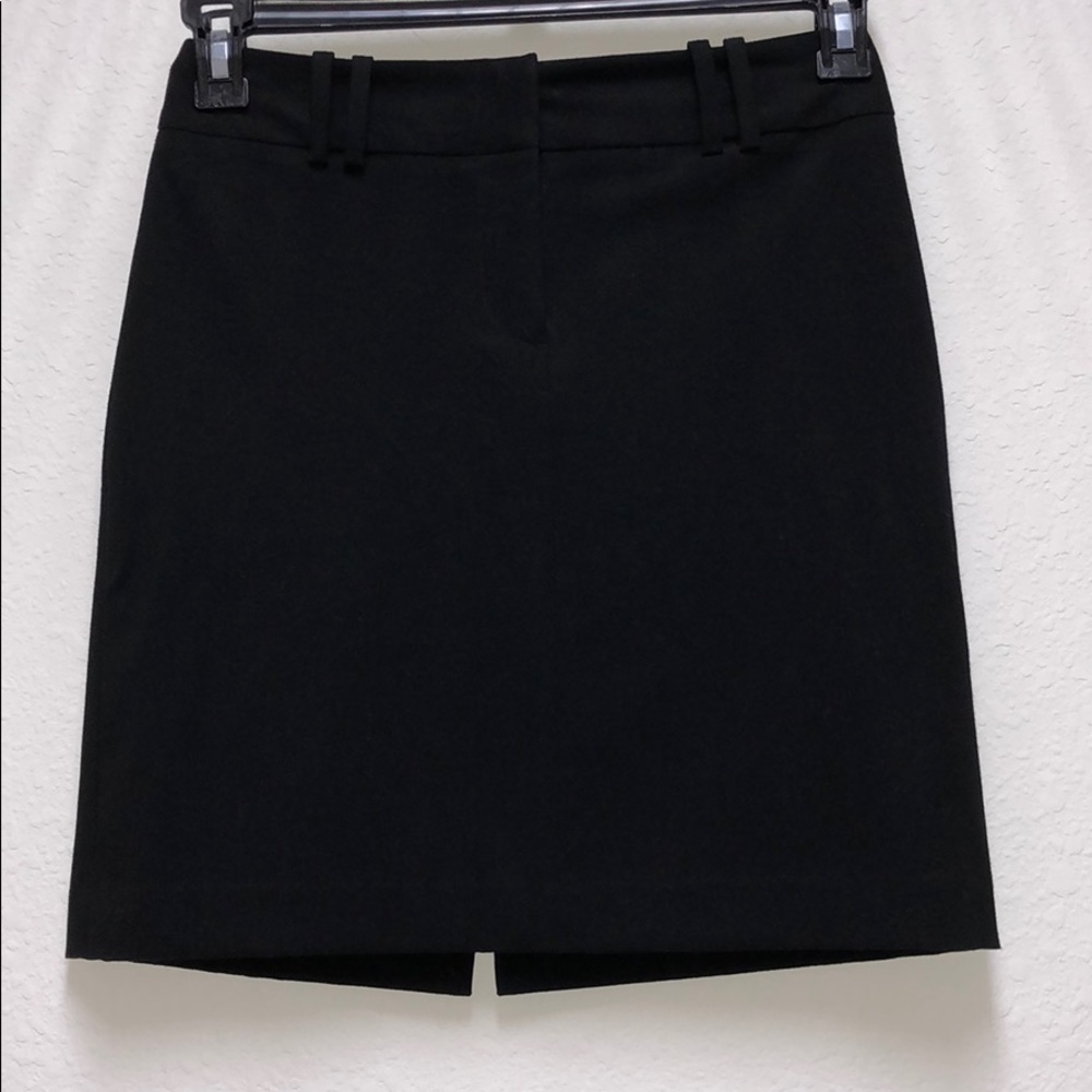 🦋NWOT Black Mini Skirt